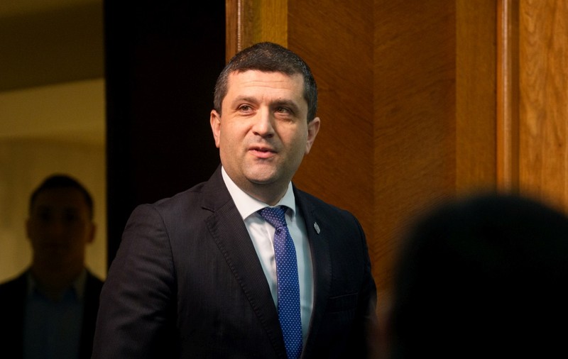 Radu Miruță acuză PSD de „vânzarea intereselor armatei române și a intereselor României” și spune: „De asta țipă mulți în jurul programului SAFE. Și-au bătut joc pe combinații”
