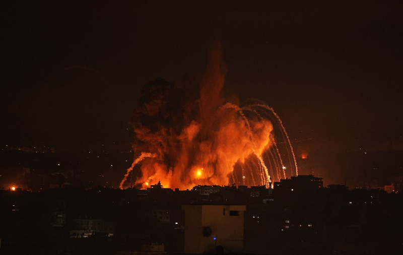 Imagini cu raidurile aeriene masive ale israelienilor asupra Fâșiei Gaza. VIDEO