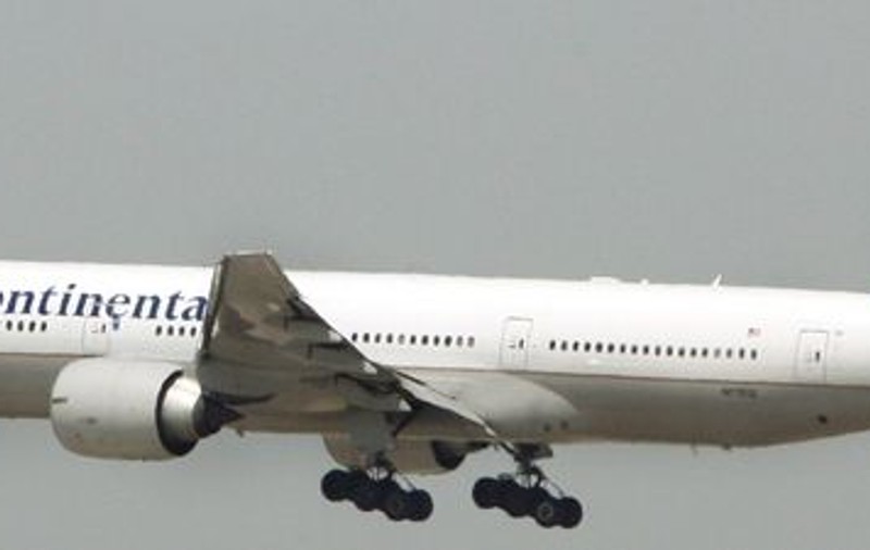 Şi-a rupt gâtul în timp ce zbura cu avionul