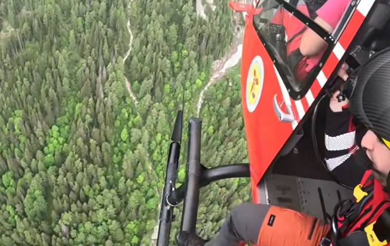 Intervenție dramatică în Munții Bucegi: un alpinist rănit grav a fost scos din perete cu elicopterul și transportat la Brașov | VIDEO