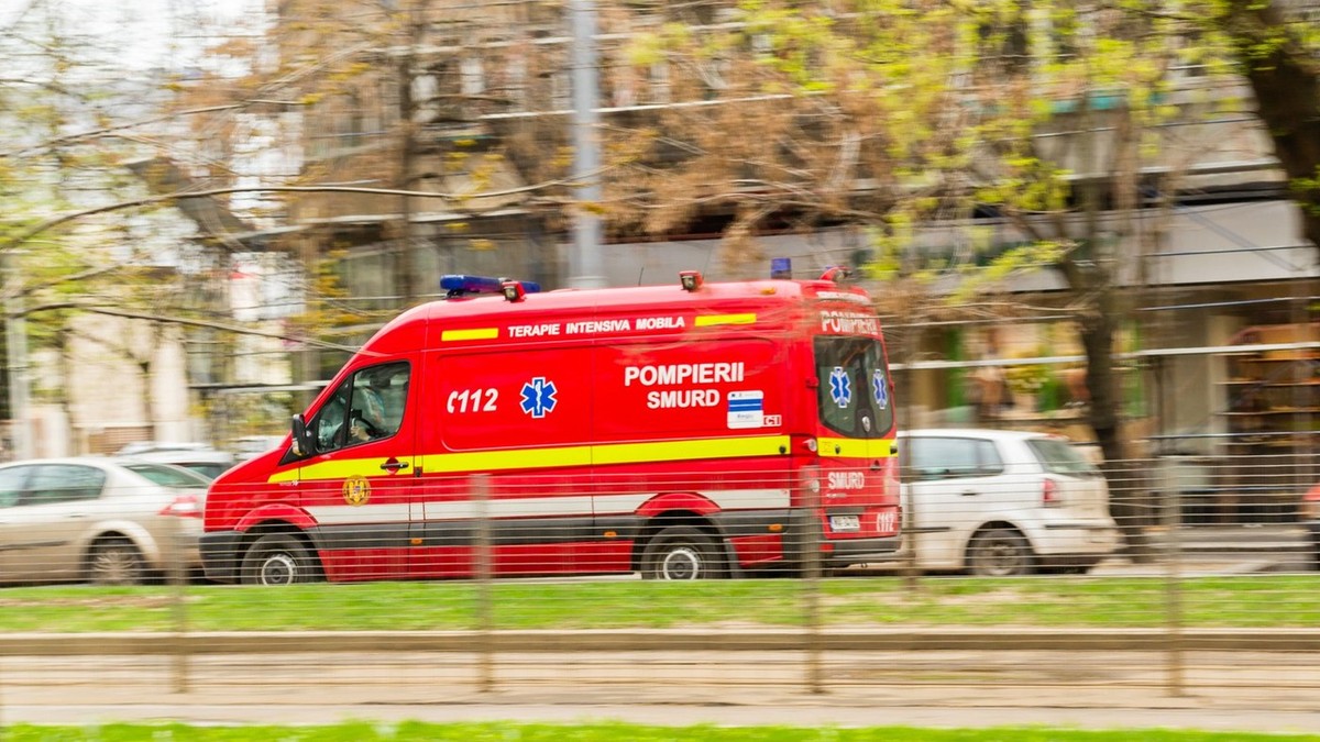 ambulanîta smurd pe strazile româniei