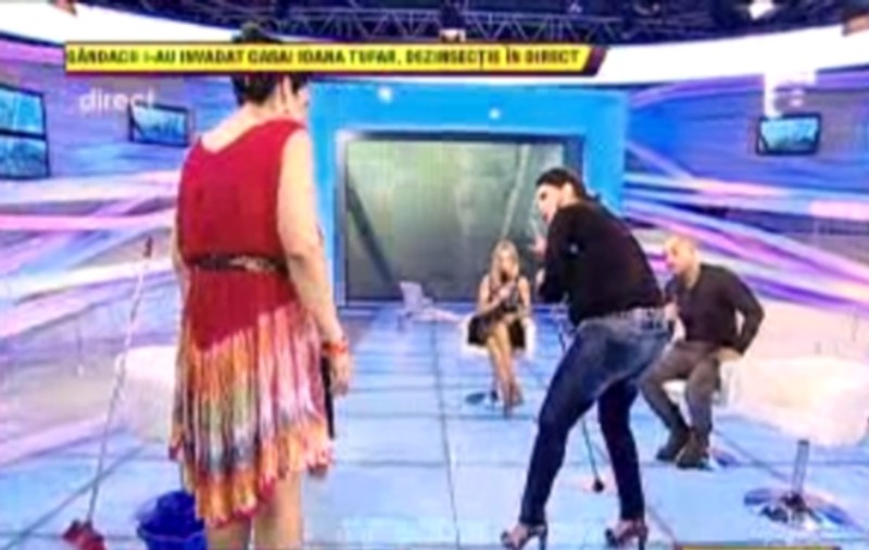 Ioana Tufar, ÎNVĂŢATĂ, în direct, SĂ DEA CU MOPUL! 