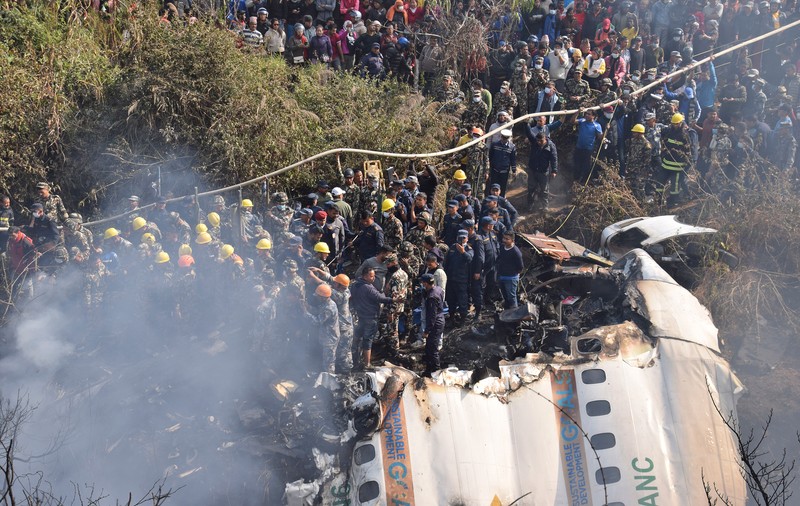 Corespondență din Nepal. Accidentul aviatic, cel mai grav din ultimii 30 ani, s-a petrecut în timpul unei sărbători naționale. „Am auzit explozia” 