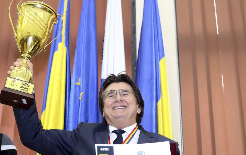 Sondajul nr. 96 pe 2019. Nicolae Robu face un act de cenzură ca la carte, după care îşi întreabă fanii dacă sunt de acord cu el