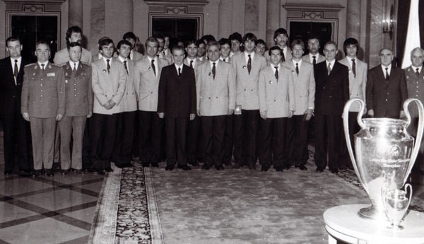 Nicolae Ceauşescu i-a certat pe stelişti că n-au putu să bată în 90 de minute la Sevilla