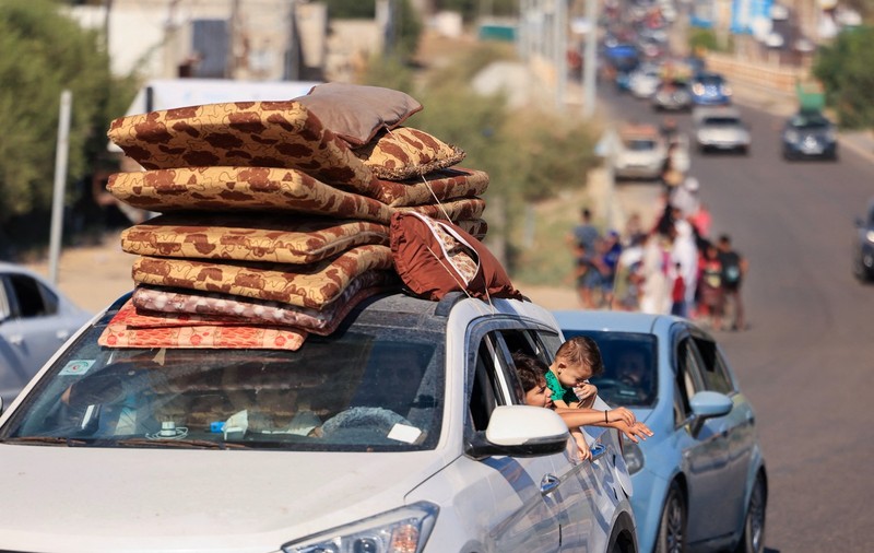 Locuitorii din Gaza, între ordinul de evacuare al Israelului, îndemnul Hamas și bombe. „Uitați de mâncare sau de apă, singura noastră preocupare e dacă vom supraviețui”