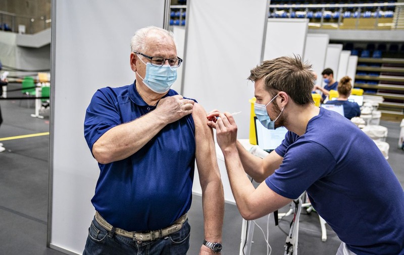 Agenția Europeană a Medicamentului: Vaccinarea la doza 3 cu un ser diferit de cel de la primele doze, mai eficientă