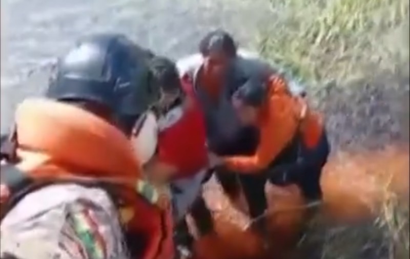 Coșmarul prin care au trecut cinci oameni, după ce avionul în care se aflau a aterizat forțat într-o mlaștină, în Bolivia: „Eram înconjurați de crocodili”