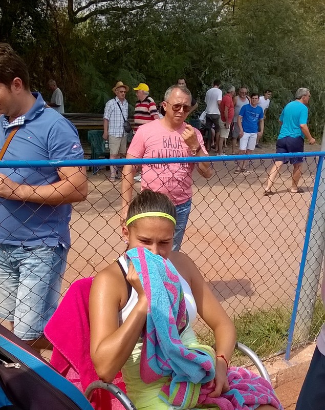 Numele lui Ilie Năstase, batjocorit la Arad! Organizare groaznică a turneulul ITF de 10.000 de dolari găzduit de orașul de pe Mureș. ^Spectatorii au urmărit meciurile printre ciocane, menghine și alte ”minunății”! / GALERIE FOTO