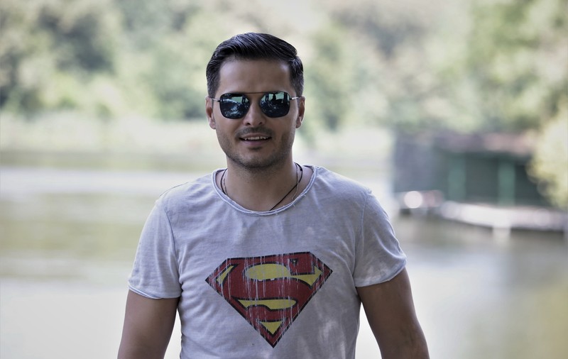 Liviu Vârciu face haz de necaz cu filmul în care și-a investit toți banii.“Sergiu Nicolaescu e mic copil pe lângă mine”