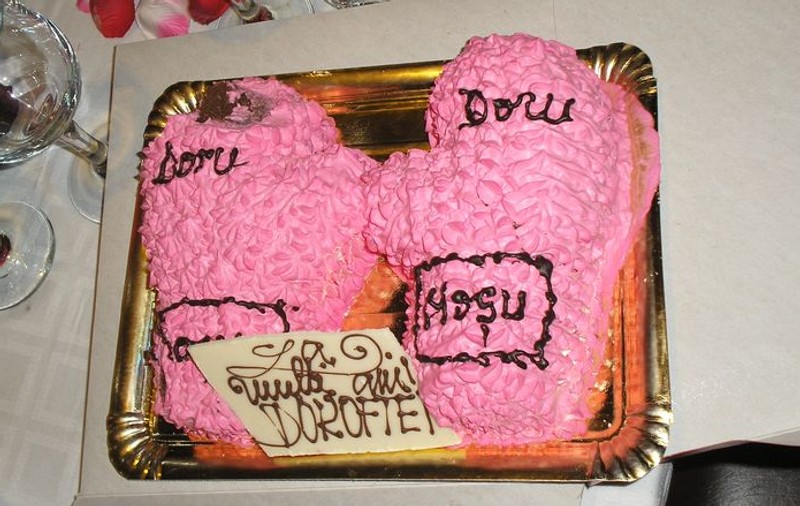 Tort în formă de mănuşi de box pentru Doroftei
