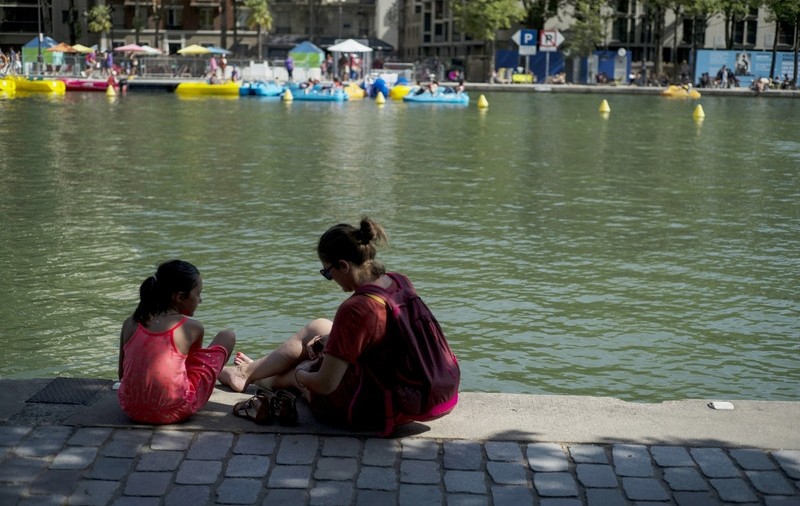 Un român a murit înecat, la Paris, când încerca să-și salveze iubita cu care se certase și care a sărit în apa rece