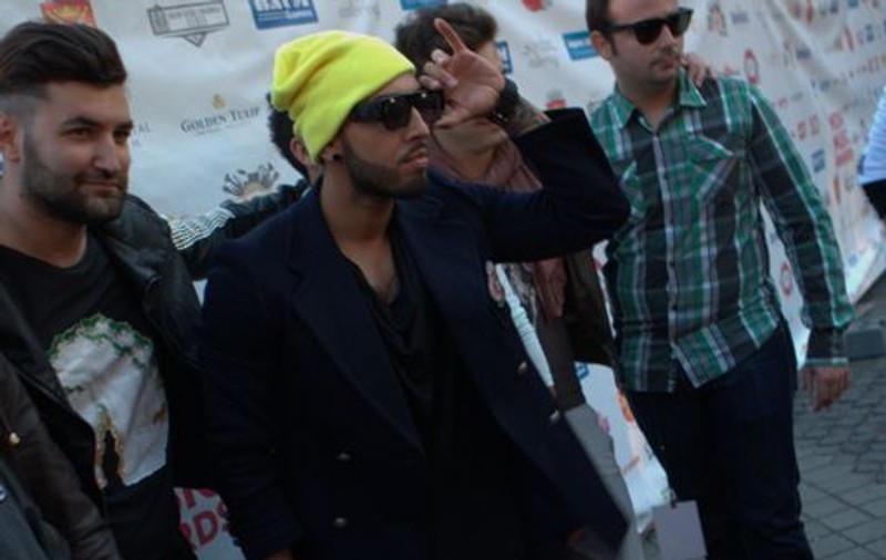 CU URSULEȚII pe scenă! Uite ce ADIDAȘI FISTICHII a avut ALEX VELEA la PREMIILE MEDIA MUSIC AWARDS