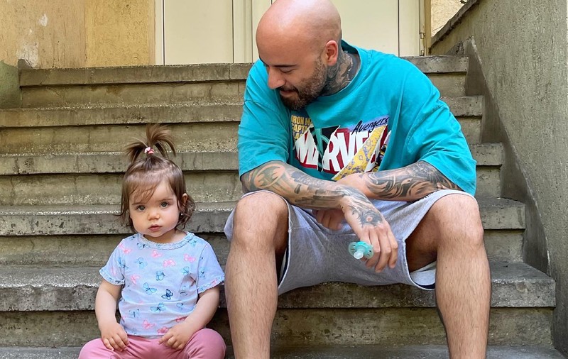 Cum este Matteo în rolul de tată: „O să fugă băieții de ea, că vine taică-su ăla tatuat, chelios”