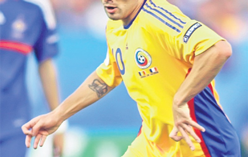 Piţi se joacă alba-neagra cu Adrian Mutu! 