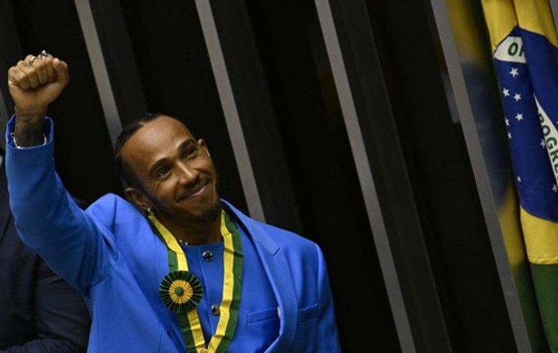 Pilotul britanic Lewis Hamilton a devenit cetățean de onoare al Braziliei. „Mă simt ca unul dintre voi”