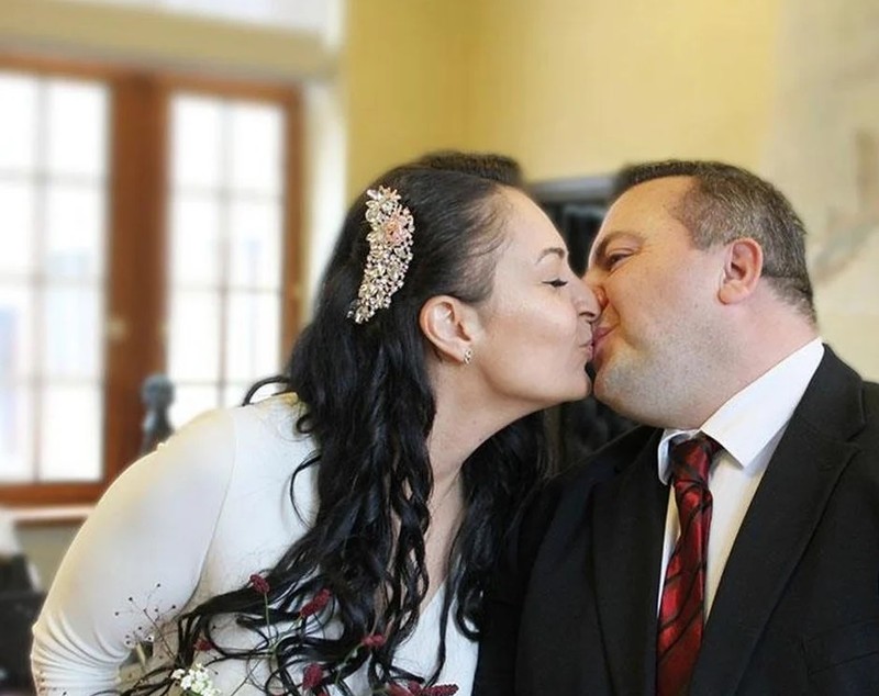 O româncă l-a cucerit pe unul dintre bodyguarzii reginei Olandei: „Stătea acolo în hainele lui scumpe. Nu am înțeles ce a văzut la mine”