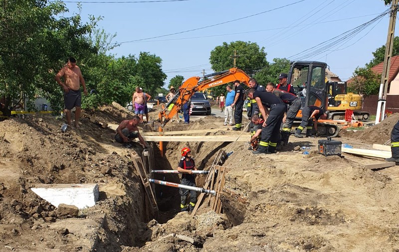 Un muncitor a murit după ce un mal de pământ a căzut peste el în timp ce lucra la canalizarea comunei timișene Iecea Mare