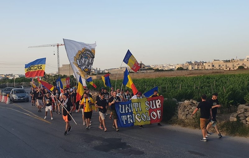 Răspunsul Poliției din Malta referitor la acuzațiile de tentativă de omor formulate de fanii români împotriva unui șofer maltez: ”Investigațiile sunt în curs de desfășurare”