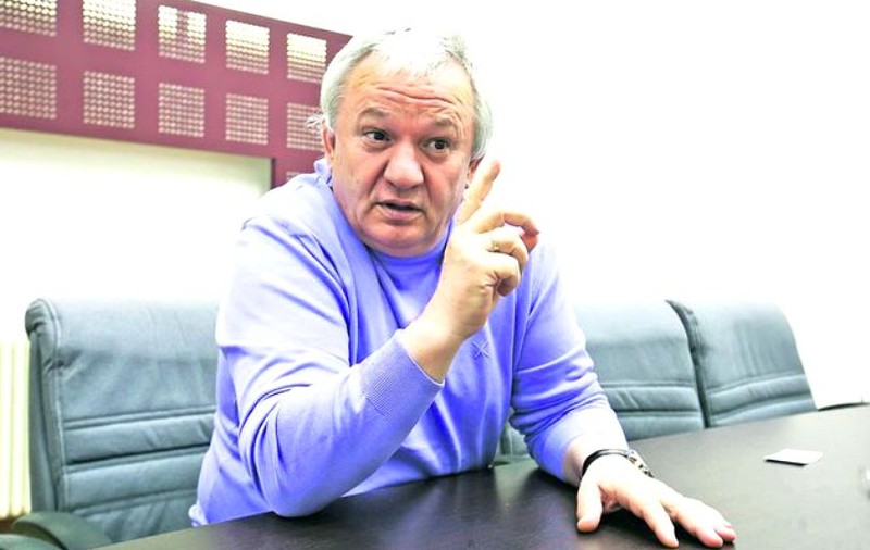 Adrian Porumboiu face acuzații dure la adresa lui Deac și Dan Petrescu: ”Petrescule, dormi pe bancă. Nu-l vezi pe Deac că stă pe teren”