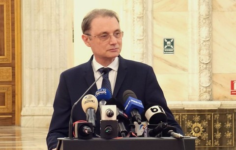Premierul desemnat Luca Niculescu are 10 zile să vină în Parlament cu lista de miniștri și programul de guvernare. Termenul expiră pe 15 octombrie. Foto: Cristian Otopeanu / Libertatea
