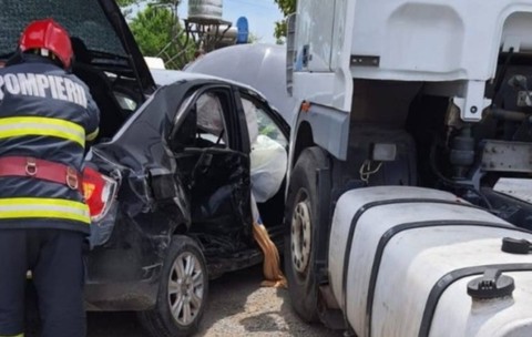 Incident rutier mortal în județul Constanța! Un TIR, o mașină și o autoutilitară s-au ciocnit pe DN38