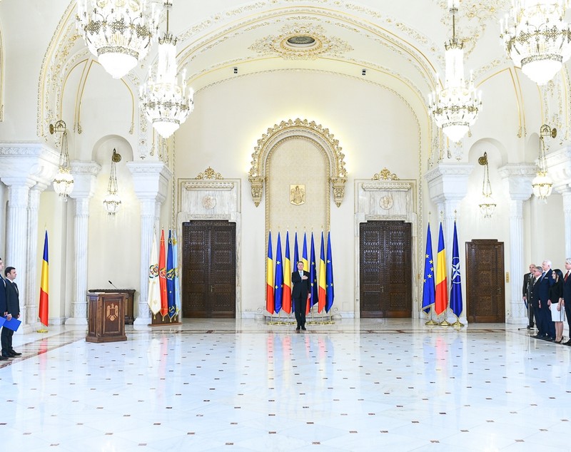 FOTO | Noii miniștri de la Dezvoltare și Transporturi au depus jurământul de învestitură. Preşedintele Iohannis, nicio declaraţie în cadrul ceremoniei