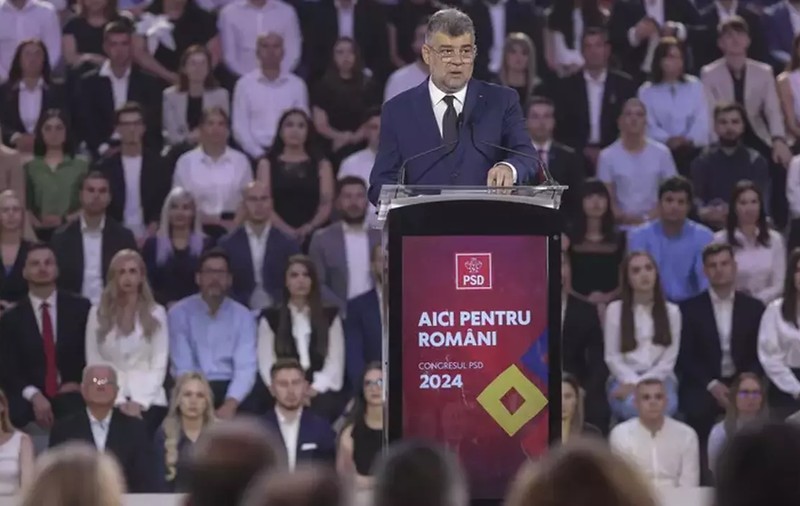 Țara ca o grădină plină cu trei trandafiri roșii