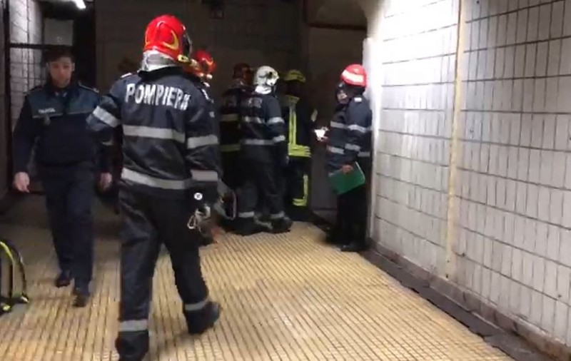 UPDATE | O femeie de 60 de ani a murit după ce s-a aruncat în fața trenului la stația de metrou Gorjului