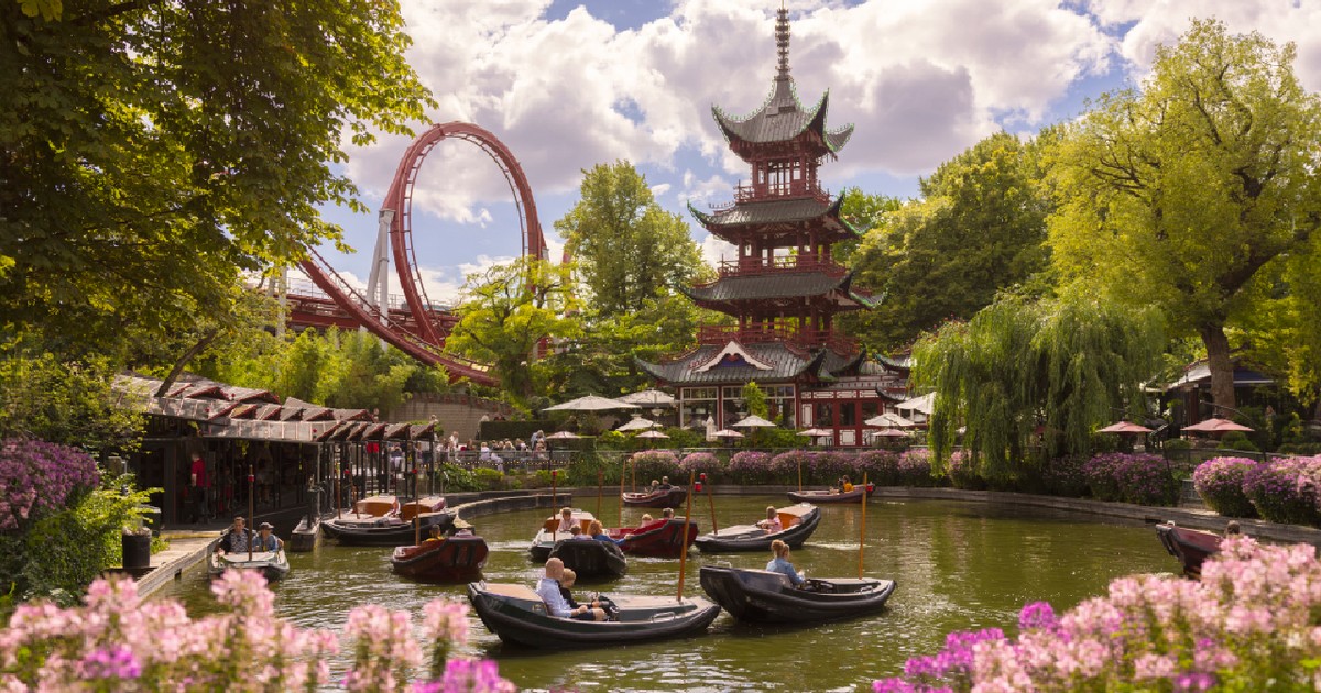 Barcute în parcul de distracții Tivoli, din Copenhaga
