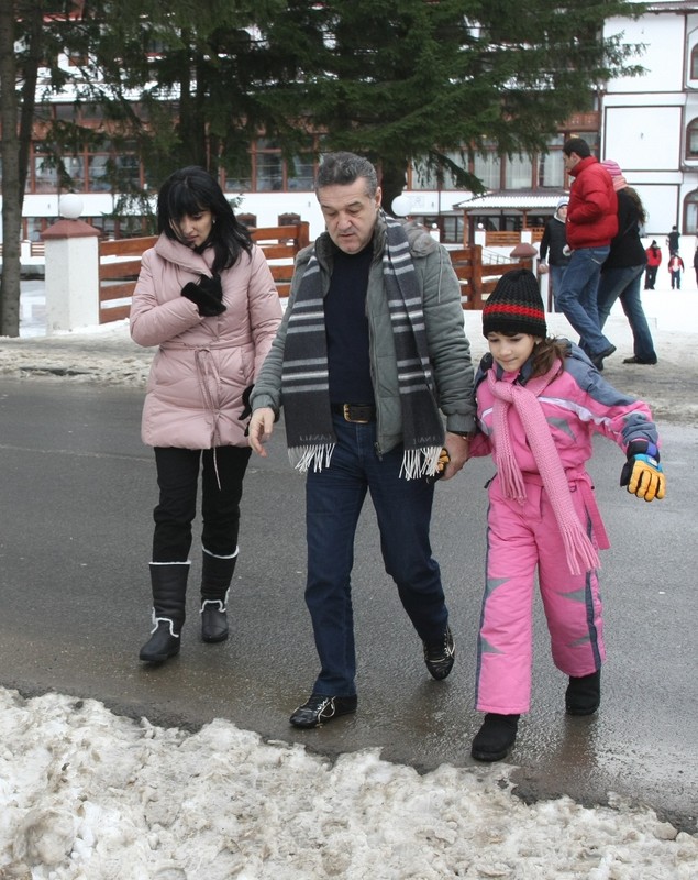 Steaua duce dorul unor fotbaliști adevărați, dar Gigi Becali dă banii pe petreceri private! Revelion de 10.000 de euro la munte! GALERIE FOTO