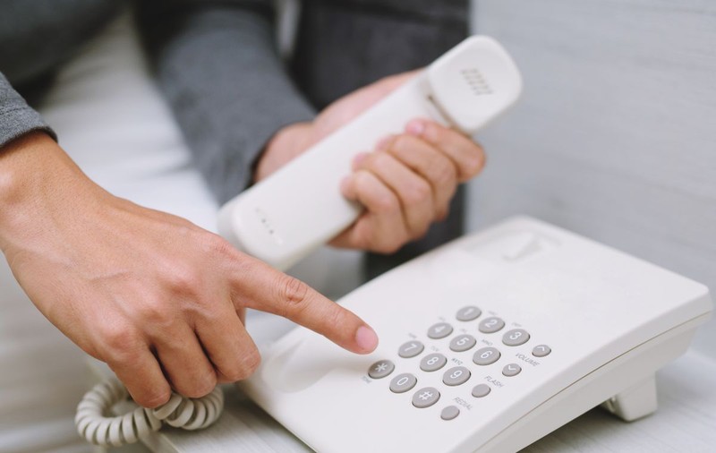 ANCOM propune scăderea cu 30% a tarifelor pentru apelurile fixe. Cât de mult vorbesc românii la telefonul fix