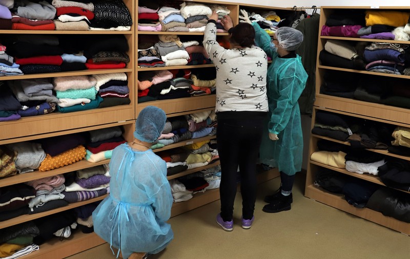 Duș social pentru femeile fără adăpost din București: „E un mod de a-și recăpăta demnitatea”