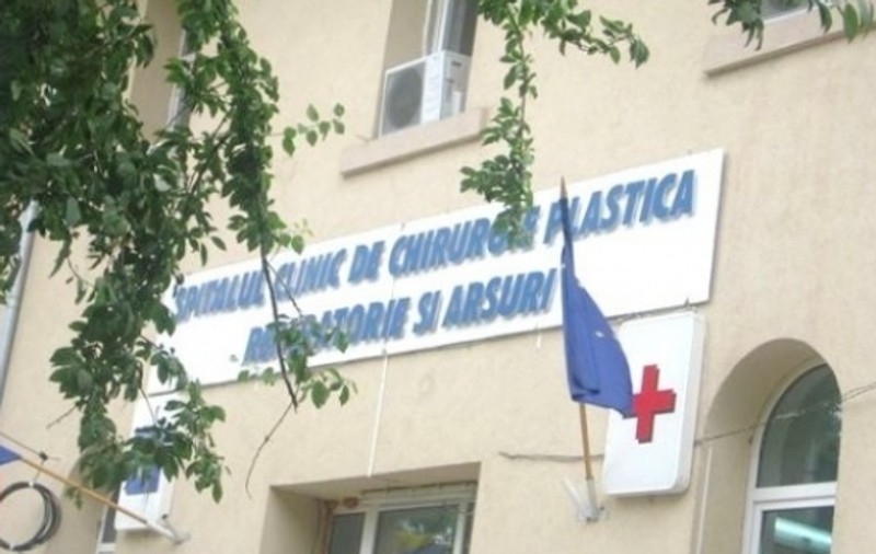 Copilul din Vaslui, care avea arsuri pe 75% din corp după ce au căzut peste el haine în flăcări, a murit