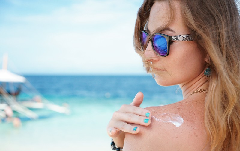 INTERVIU | Cât de periculoasă este expunerea la soare fără protecție. Medic dermatolog: „Cancerul de piele poate să apară la orice vârstă”