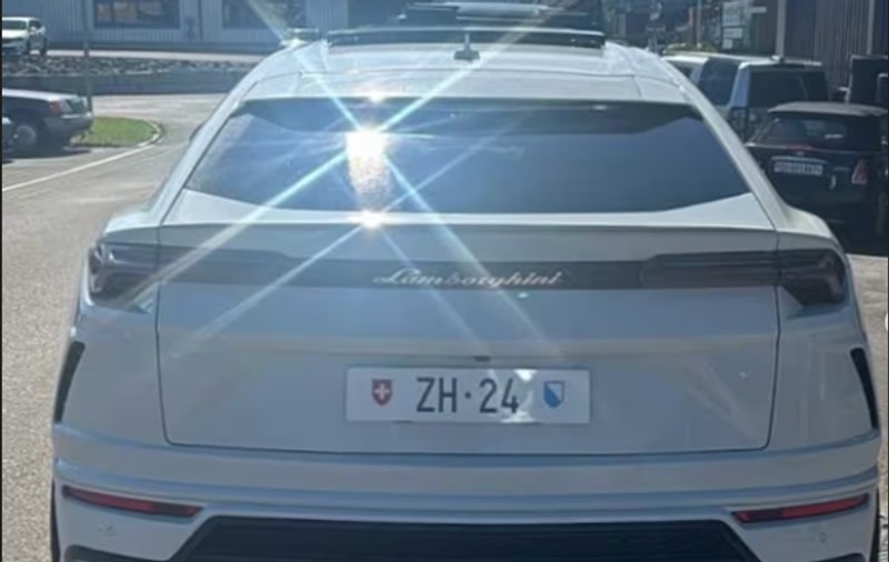 O plăcuță de înmatriculare elvețiană a fost adjudecată, la o licitație, cu 306.000 de euro. Pe ce mașină a fost montată