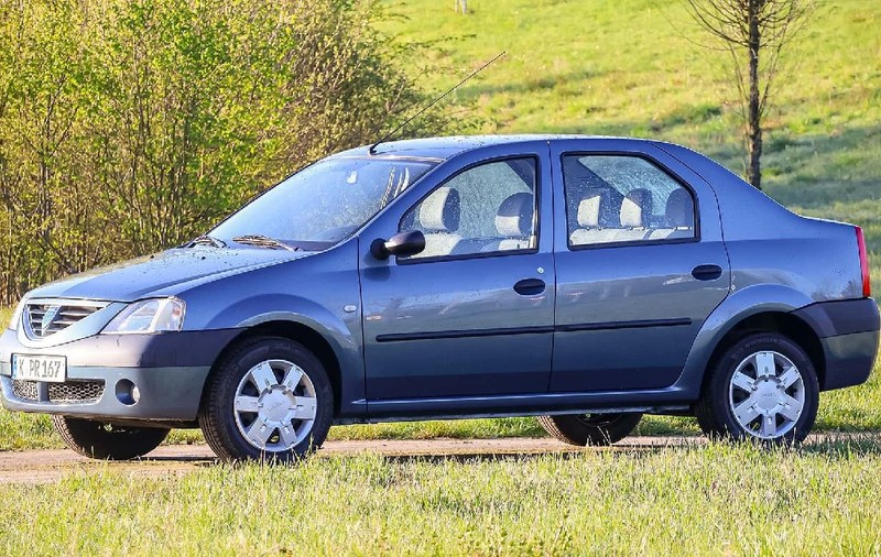 Dacia Logan, testată după 20 de ani. Cum se comportă azi un model din 2006: „Aproape dintr-o altă epocă”