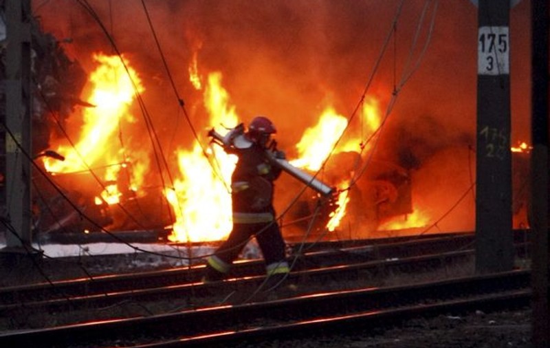 Locomotiva unui tren a luat foc în Hunedoara