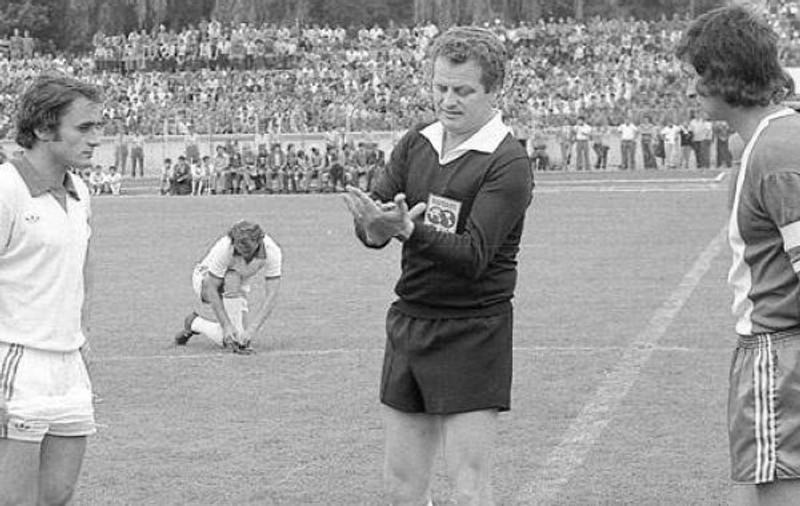 A murit fostul arbitru Otto Anderco. A fost tușier la finala Campionatului European din 1980. În 1981, a fost arestat