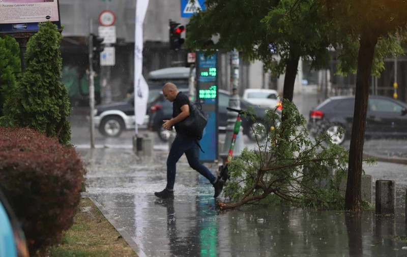 O nouă atenționare meteo de ploi și vijelii. Zonele care se află sub cod galben