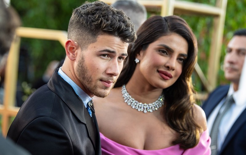Priyanka Chopra și Nick Jonas au devenit părinți cu ajutorul unei mame-surogat. Au dezvăluit și sexul bebelușului