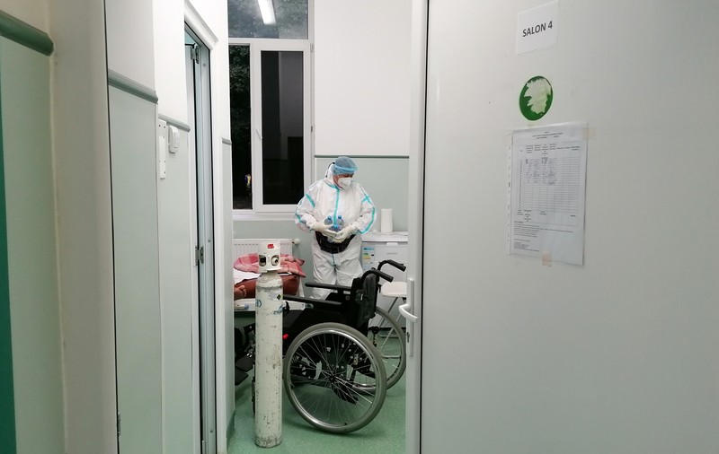 Medici de la Institutul Marius Nasta din București, suspectați că au cerut mită pentru operații. 31 de persoane, duse la audieri