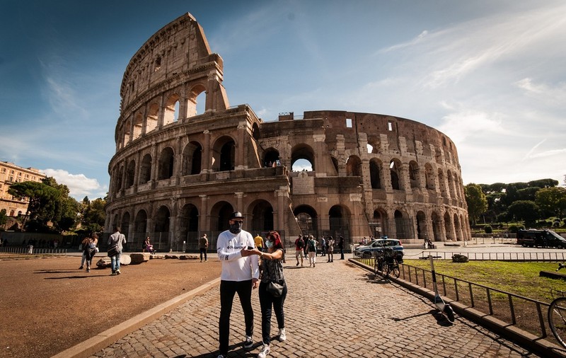 Italia renunță la masca de protecţie în aer liber din 28 iunie