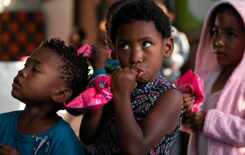 Studiu UNICEF despre consecințele economice ale pandemiei: 86.000.000 de copii în plus, amenințați de sărăcie până la finalul anului