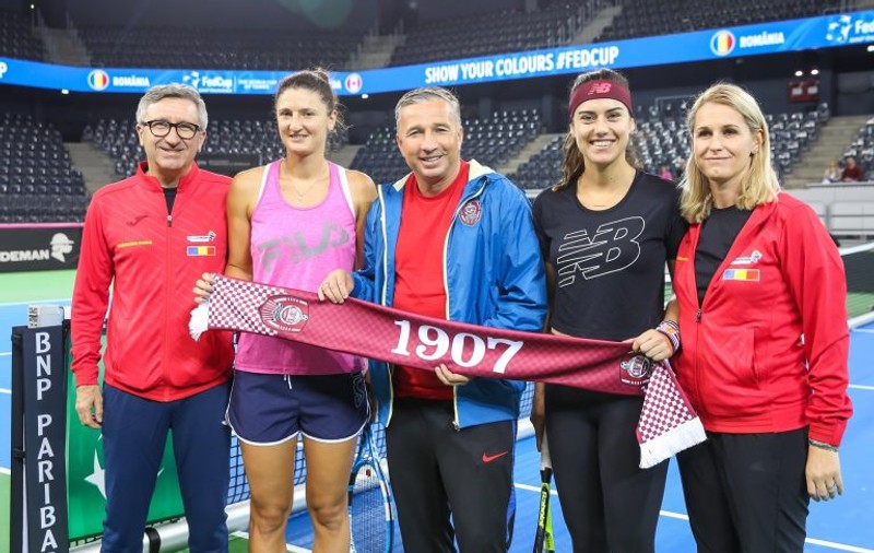 Dan Petrescu le-a încurajat pe componentele echipei României de Fed Cup | GALERIE FOTO