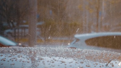 Ploi torențiale, vijelii și grindină în 9 județe ale țării. Harta zonelor vizate de avertizările meteo ANM de cod galben