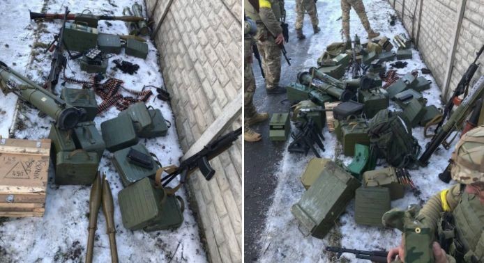 Arme confiscate de la soldații ruși, potrivit militarilor ucraineni FOTO: Twitter/Nexta