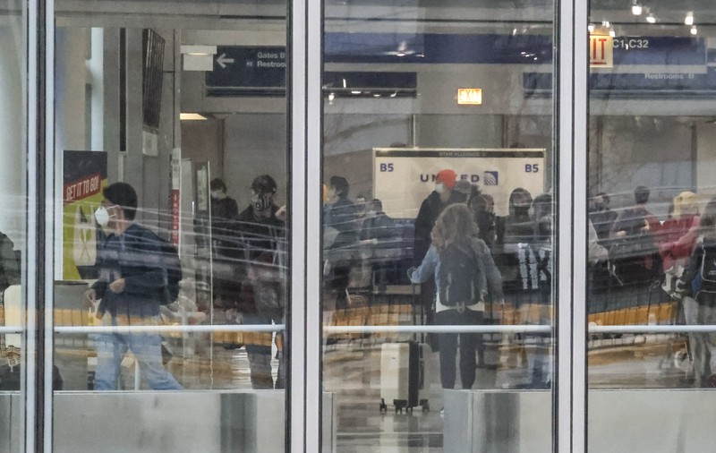 Un bărbat a stat trei luni într-o zonă securizată a aeroportului din Chicago, fără să fie detectat de autorități. A spus că nu a vrut să meargă acasă de teama COVID