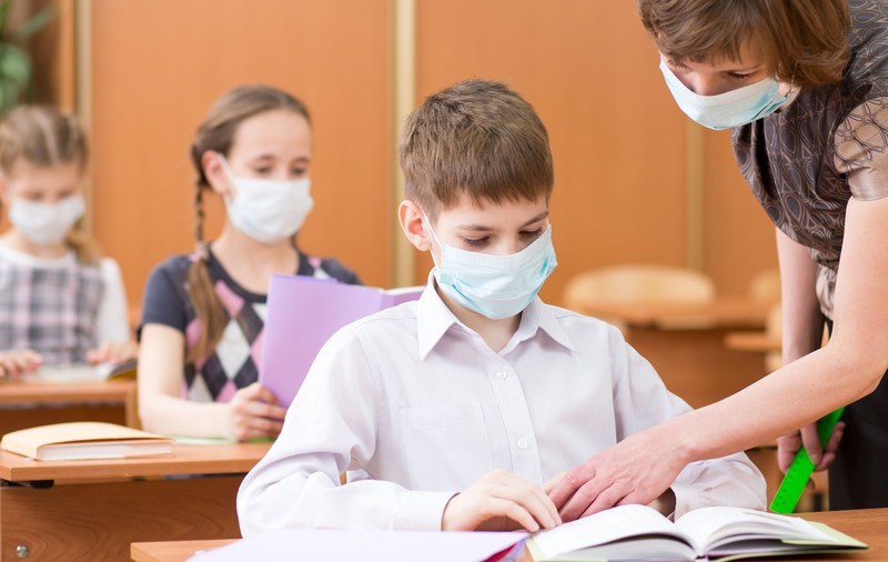 Ziua începerii școlii. Sindicatele profesorilor spun că, din 220.000 de dascăli, 50.000 au peste 60 de ani și suportă riscuri mari dacă vor lua virusul﻿