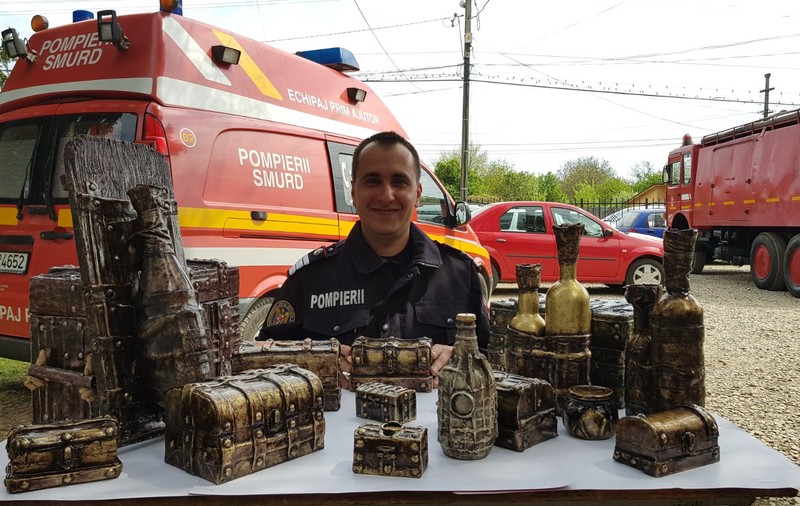 REPORTAJ: Omul care transformă gunoiul în artă / GALERIE FOTO